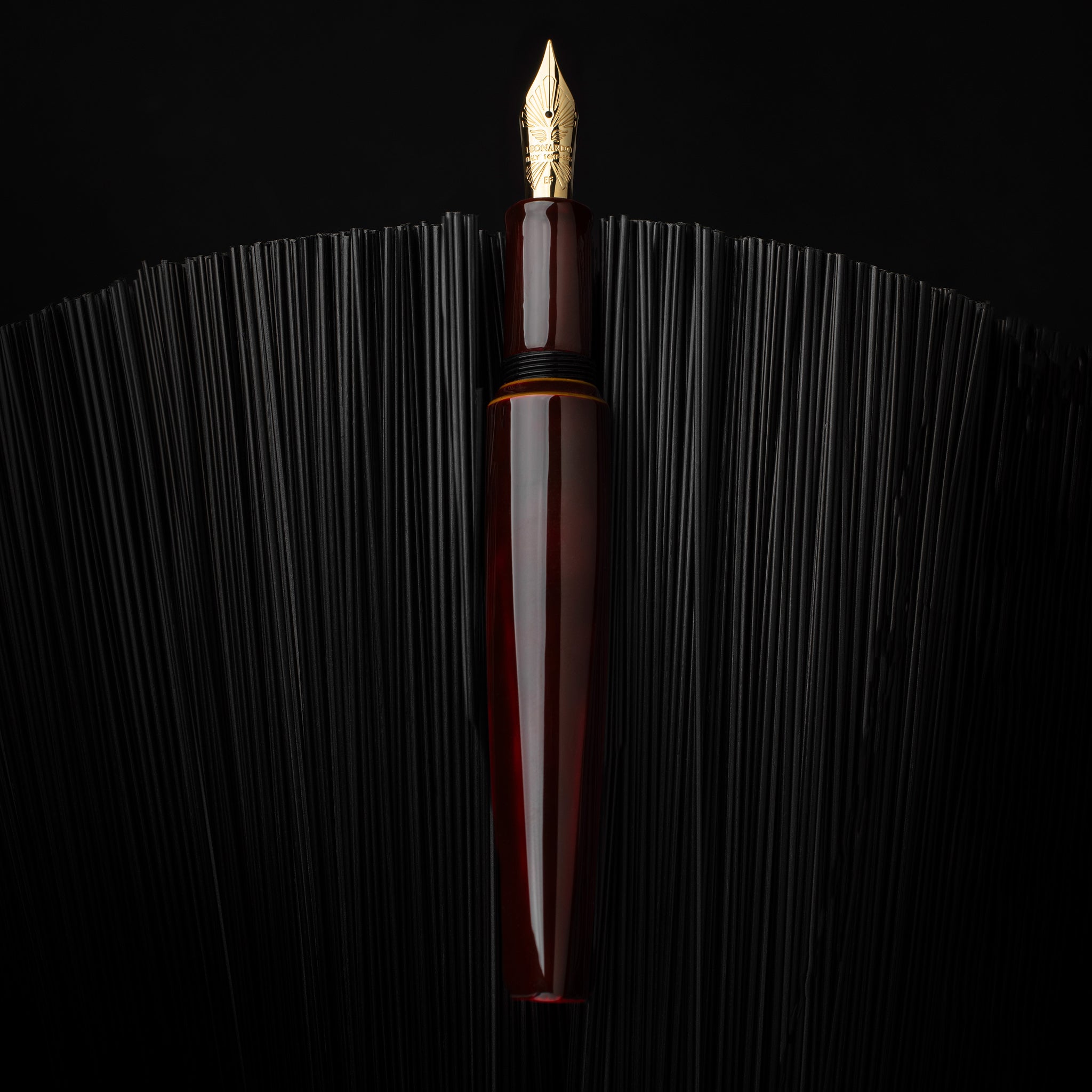 Essenza poliedrica Tamenuri red FLEX nib - eyedropper – leonardopen